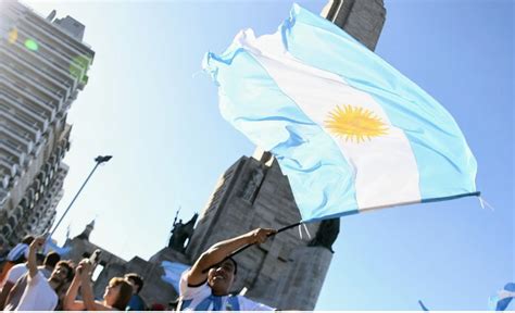 El Himno Del Mundial — Lic Diana Wang