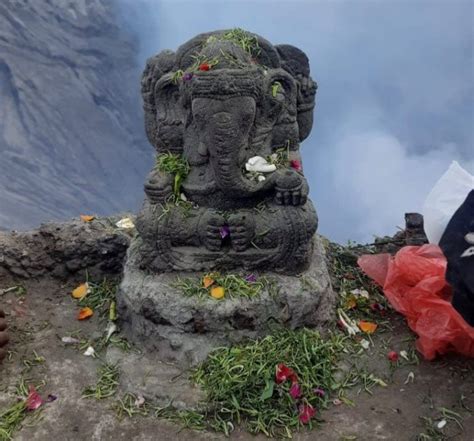 Arca Ganesha Yang Hilang Di Gunung Bromo Sudah Diganti Baru