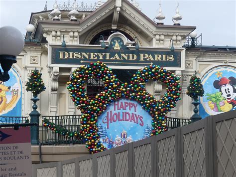 Disneyland Paris Unveils Enchanting Winter Wonderland For Disney S