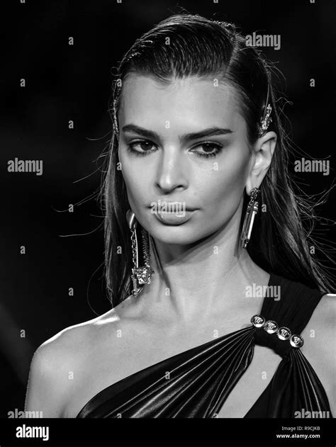 Emily Ratajkowski Model Black And White Stock Photos And Images Alamy