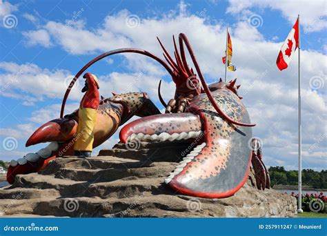 The World`s Largest Lobster is a Concrete and Reinforced Steel ...