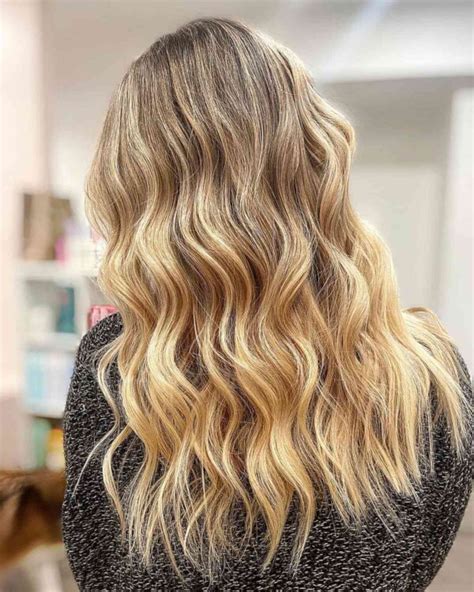 23 Sweetest Honey Blonde Balayage Hair Color Ideas