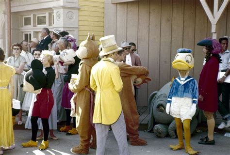 Memorable Photos from Opening Day at Disneyland, from July 1955 | Moss ...