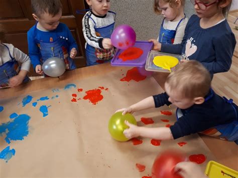 Malowanie Balonami Grupa Maluszk W Przedszkole Tik Tak W Bielsku