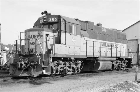 Milwaukee Road Emd Gp38 2 350 Milwaukee Road Railroad Photos Milwaukee