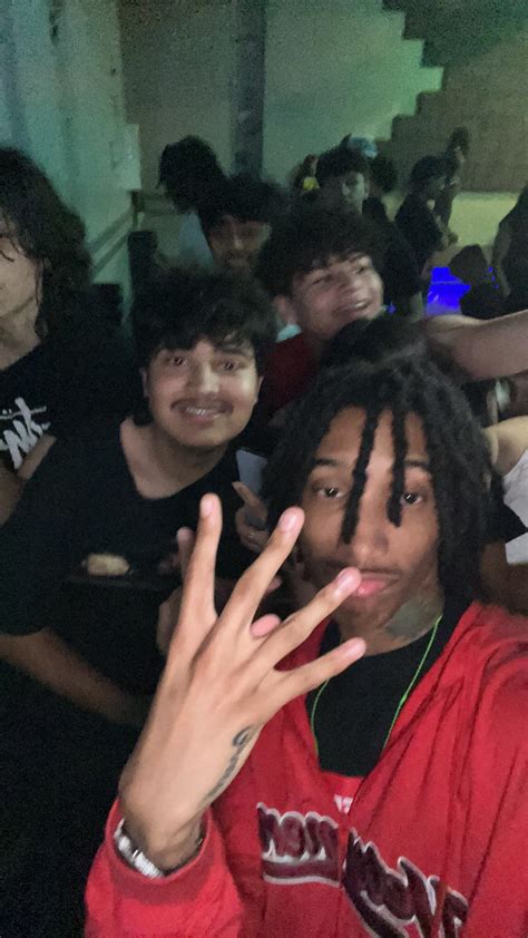 houston show got a pic with autumn summrs ain’t dap me up tho 🤣 : r/summrs