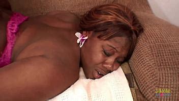 BBW Black Mature Spreads Her Legs For Some Cunnilingus Before She Is Penetrated XNXX