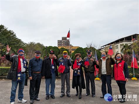 板橋榮家元旦升旗 長輩振臂高呼中華民國萬歲