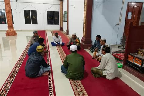 Polsek Kempas Gelar Subuh Keliling Ajak Masyarakat Jaga Persatuan Dan