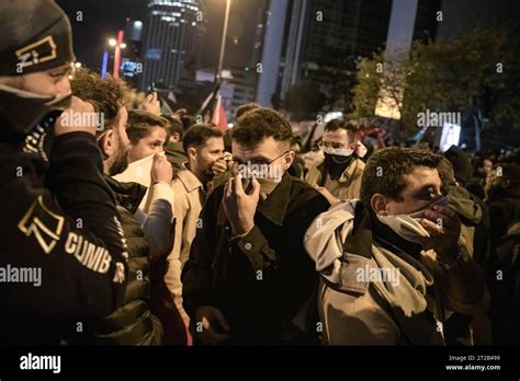 Istanbul Turquie Octobre Les Manifestants Se Couvrent Le Nez