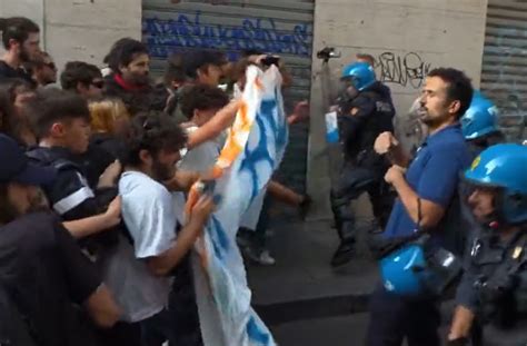 Torino Corteo Di Protesta Contro Meloni Scontri Tra Studenti E