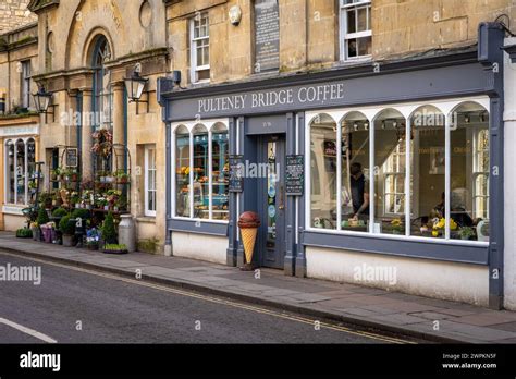 Pulteney Bridge Coffee Shop Hi Res Stock Photography And Images Alamy