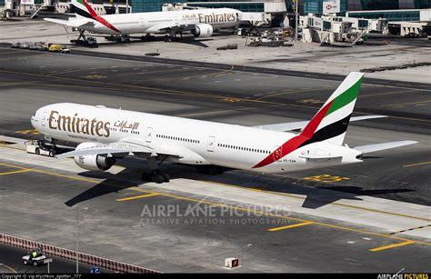 A Eqm Emirates Airlines Boeing H Er At Dubai Intl Photo Id