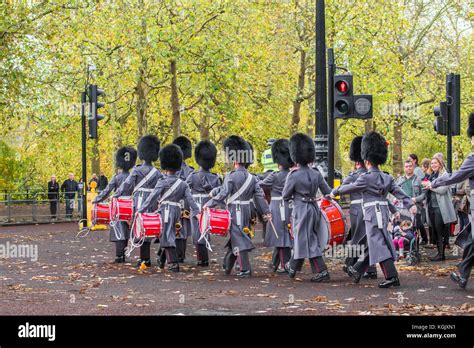 Tambores de pie fotografías e imágenes de alta resolución Alamy