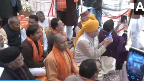 Up Cm Yogi Adityanath Visits Ayodhyas Ram Temple With Other Mlas