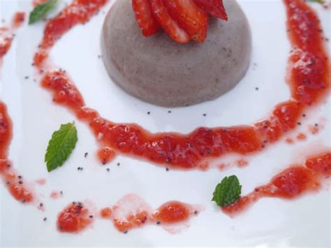 Panna cotta végétale épeautre noisette et son coulis de fraise