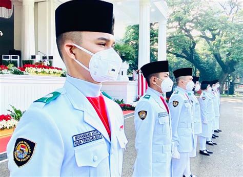 Prosesi Pengibaran Bendera Merah Putih di Istana saat Pandemi Covid-19 ...