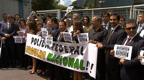 Integrantes Da Pol Cia Federal Fazem Manifesta Es Em Apoio Opera O