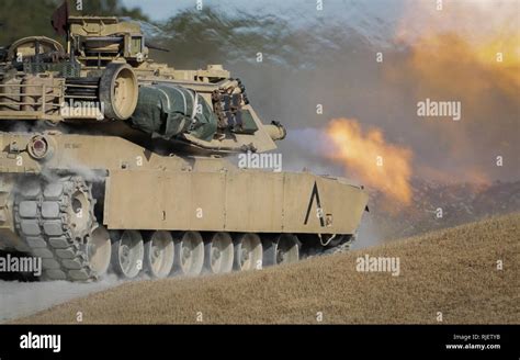 Usmc Abrams M1a1 Tank Hi Res Stock Photography And Images Alamy