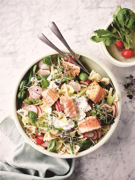 Pastasalade met zalm mi cuit Recette Salade de pâtes Aliments