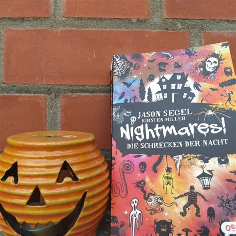 Vier Bücherreihen für Halloween Blaue Seite