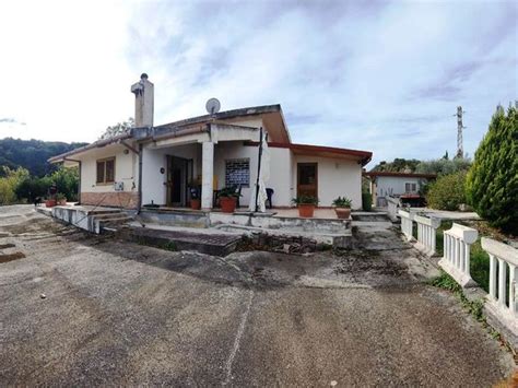 Case con balcone e terrazzo in vendita a Gualtieri Sicaminò Messina