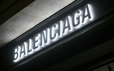 Una Bolsa De Papas Fritas Lo último De La Colección De Balenciaga