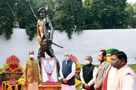 Pm Modi Becomes First Prime Minister To Visit Folk Hero Birsa Munda S