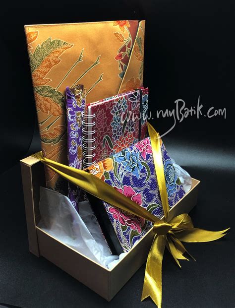 Batik T Hampers For Christmas Love From Malaysia Only Rm250 Each