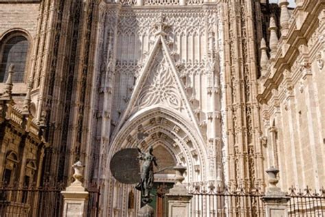 El Giraldillo La Catedral Francesa De Sevilla