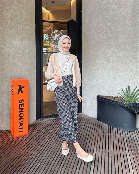 Ide Ootd Setelan Kardigan Dan Skirt Ala Influencer Hijab