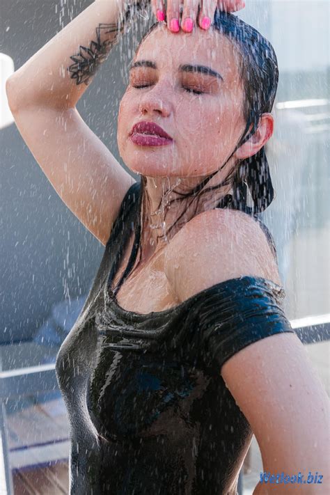 Wetlook Girl In Dress Get Wet In Shower Rwetgirlswetlook