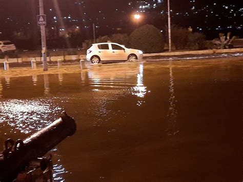 VOZILA PREKO PARKINGA POPLAVA U DIJELU STAROG GRADA VODA USLA U