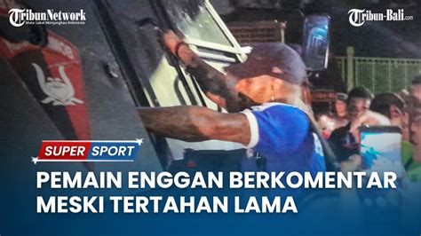 Kericuhan Pecah Di Stadion Patriot Pemain Persib Enggan Berkomentar