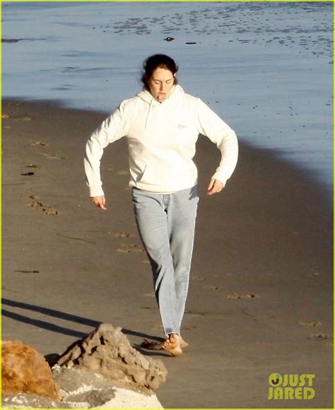 Photo: shailene woodley aaron rodgers cuddle on the beach 35 | Photo ...