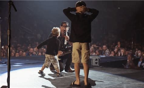 Sweet Surprise! Lee Brice's Sons Climbed On Stage While Singer Performs "Boy"