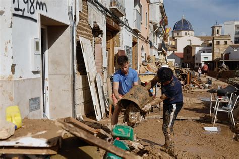 Suben a 155 las muertes por inundaciones en Valencia España