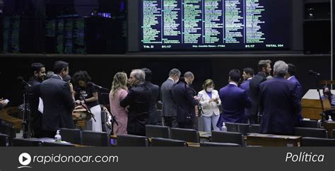 Deputados cobram em Plenário financiamento de piso nacional de