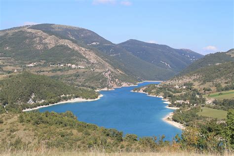 Lago Di Fiastra Dove Si Trova E Cosa Fare Viaggiamo