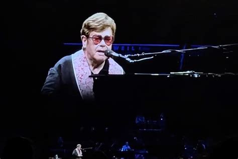 Watch Elton John Deliver Emotional Speech At Final Farewell Show R