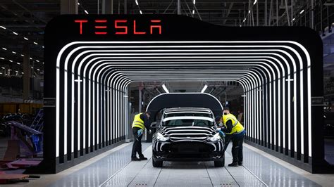 Ev Arms Race Tesla Breaks Another Delivery Record Despite Supply Chain