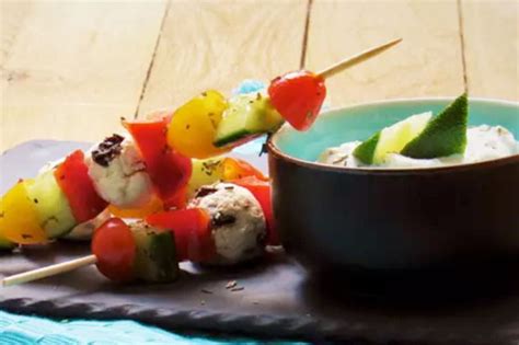 Brochettes De Tomates Cerise Poivrons Concombe Et Feta La Grecque