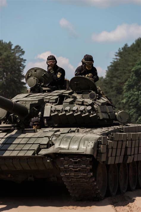 Залужний показав танки від Польщі та Чехії. Фото | Україна.інфо