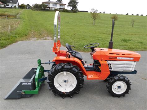 Kubota B1500 Mit Allradantrieb Und Heckschaufel 100 Sb Forst