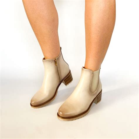 Butterfly Noxer 1 Beige Ankle Boot Queue Shoes