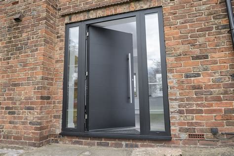 Contemporary Series Aluminium Entrance Doors : Spitfire Doors UK