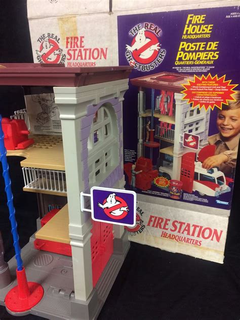 VINTAGE Kenner REAL GHOSTBUSTERS FIREHOUSE Headquarters playset W/ BOX