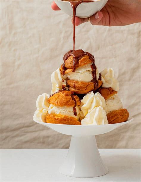 Choux La Chantilly Sauce Au Caramel Pour Personnes Recettes