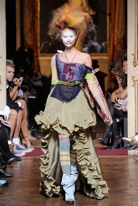 Vivienne Westwood - Spring 2010 Ready-to-Wear - Look 43 of 54/18th century style Quirky Fashion ...