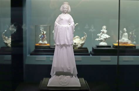 Exhibition Pays Tribute To China S White Porcelain Chinaculture Org